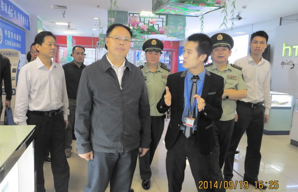 湖南副省長(zhǎng)張劍飛視察時(shí)代城店